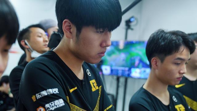 底打乱了骑 底打乱了骑